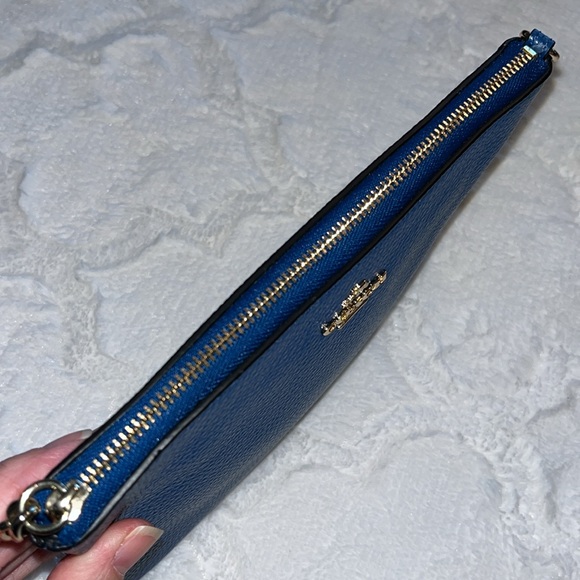 Coach Cobalt Blue Pebbled Leather Chain Wristlet/Mini Bag - Picture 10 of 11